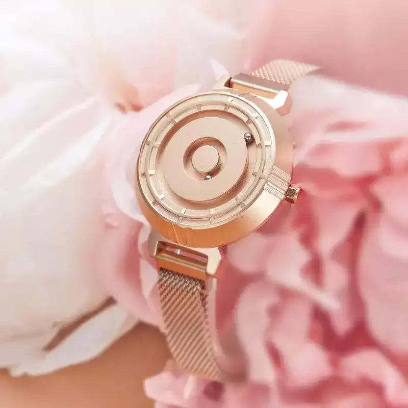 Montre à bille magnétique pour Femme - Selena : La Lumière de la Lune au Poignet - GIRRŌS